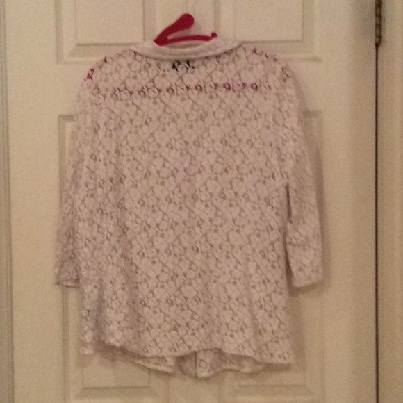 White 3/4 sleeve shirt - Picture 2 of 4